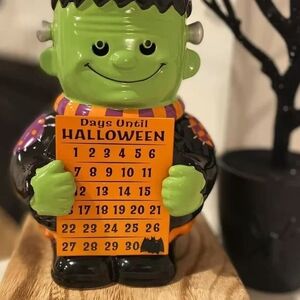 Scentsy Green and Black Halloween Countdown Wax Warmer